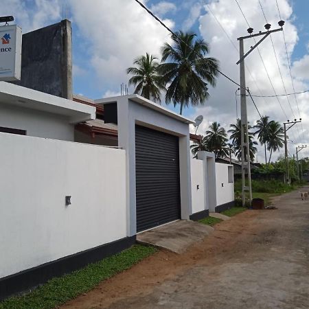 Queens Airport Residence Negombo Exterior foto