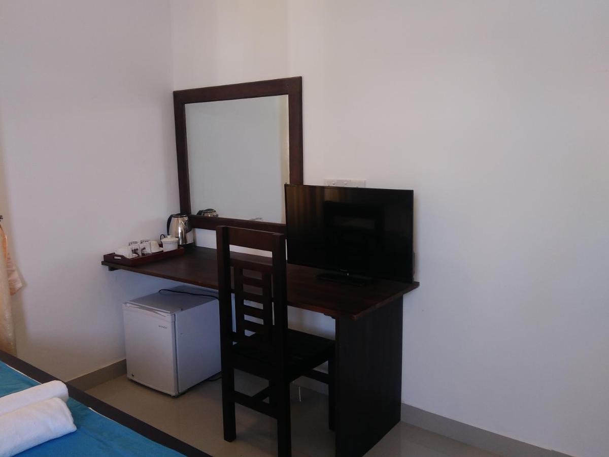 Queens Airport Residence Negombo Exterior foto