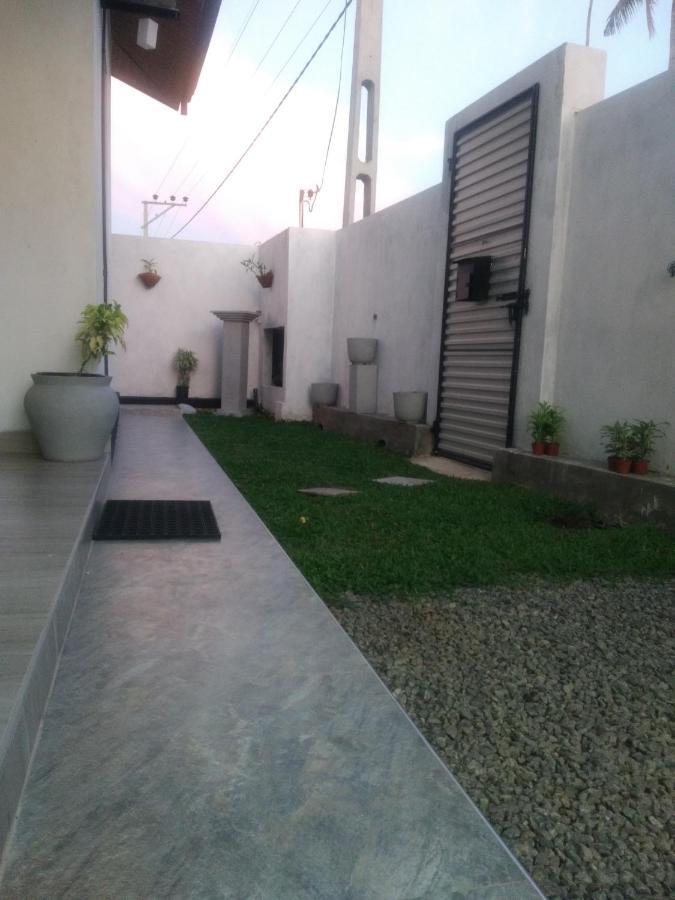 Queens Airport Residence Negombo Exterior foto